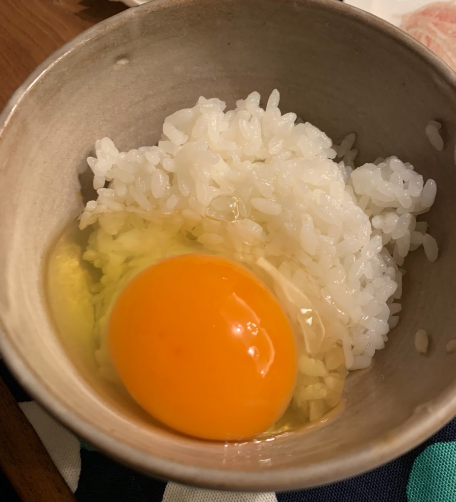 20年ぶりの卵かけご飯。本物の生卵ってこんなに食べやすいの！？箸が進みました。
