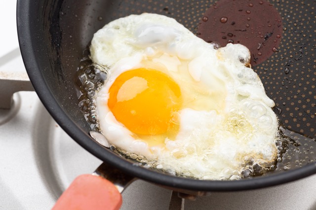 目玉焼きがうまく焼けないときの原因と対策